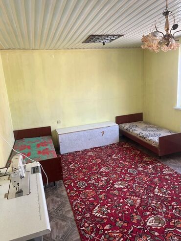 продаются дома: Сдается 1 большая комната с прохожей С мебелью2 спальный кровать