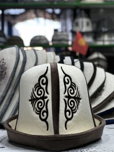 купить шапку ушанку: Традиционный киргизский калпак из войлока. - Материал: плотный