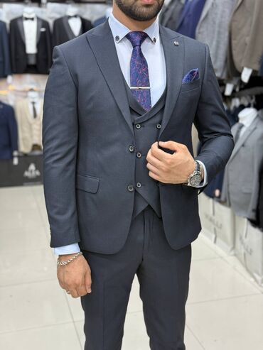 Kostyumlar: Kişi Kostyum Dəstləri - Klassik və modern kəsim: dar siluet, çiynə — 44