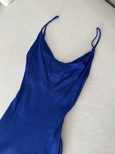 helanke 116: Saten haljina na bretele – Bershka - Boja: intenzivno kraljevsko — 2