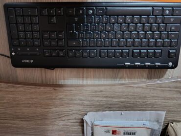 masaüstü kompüter: Kompüter və monitor satılır Klaviatura mouse var yüngül işlər üçün