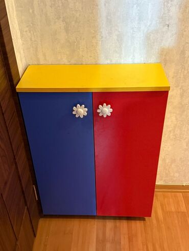 Ofis dəst mebeli: Mebel dəsti - Dar, hündür dolab: bir qapılı, korpus ağ, ön panel — 8