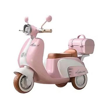bogner sorcevi: Vespa na akumulator (CT-418772)Dimenzije: 91 x 39 x 70 cmBaterija: 6V — 1
