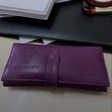 Portmone, pulqabıları: Pul qabı .uzeri yaşam çiceyi ve xususi pul kodları ile işlemeli .temiz — 2