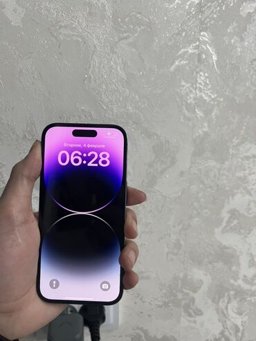 айфон г ош: IPhone 14 Pro, Колдонулган, 128 ГБ, Deep Purple, Заряддоочу түзүлүш, Каптама, 79 %