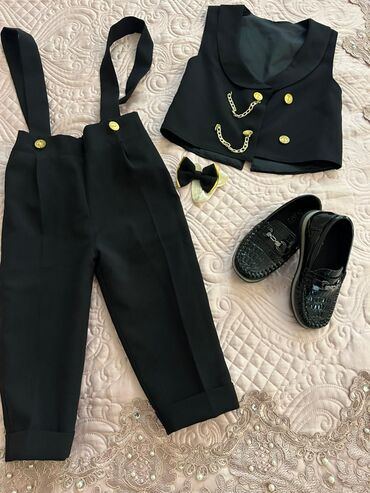 детские летние шорты: Oğlan uşağı üçün şık dəst Komplektin tərkibi: - Qara şalvar askılı at lalafo.az детские летние шорты: Oğlan uşağı üçün şık dəst Komplektin tərkibi: - Qara şalvar askılı