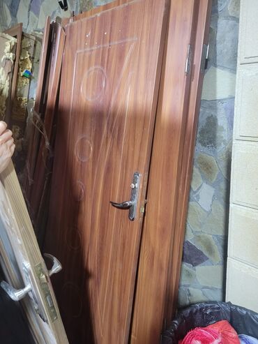 Otaq qapıları: Yataq otağı üçün İşlənmiş Otaq qapısı 90x200 sm Naliçnik ilə, Zəmanətsiz, Ünvandan götürmə