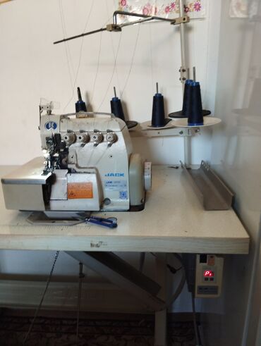 Швейные машины: Швейная машина Jack, Вышивальная, Швейно-вышивальная, Полуавтомат