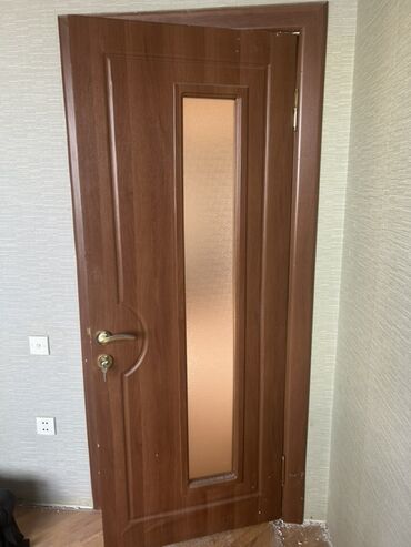 Lesa: Ağac fakturalı otaq qapısı – şüşəli model - Material: MDF/taxta