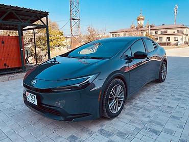 нехия 2: Toyota Prius: 2023 г., 2 л, Вариатор, Гибрид, Хэтчбэк — 1