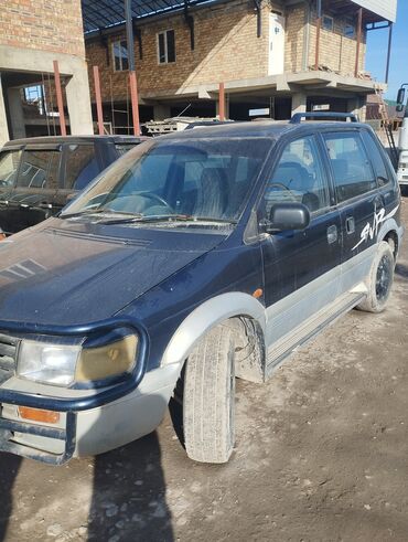 mitsubishi rvr 1993: Внедорожник Mitsubishi Space Runner с защитным обвесом и багажником на