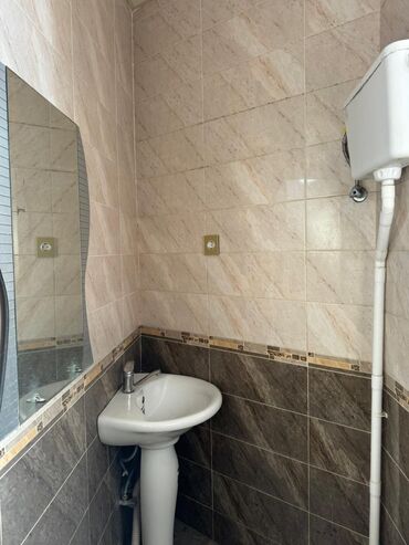 Uzunmüddətli kirayə mənzillər: Inşaçilar metrosuna yaxin 3/1 mertebesinde 1 otaqli ev 350 — 2