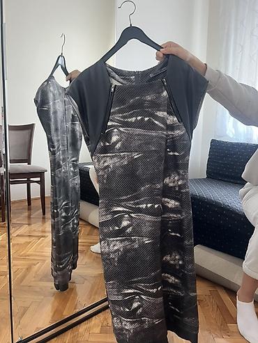 haljine blondi: PS Fashion haljina – sivo-crni uzorak, pencil kroj - Brend: PS — 3
