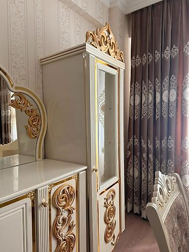 Qonaq otağı dəstləri: * **Divan** – 950 manata alınıb. * **Mebel dəsti** – 10.000 manata — 8