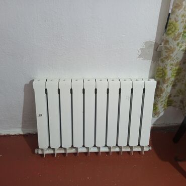 новые чугунные батареи: Секционный радиатор отопления, настенный. - Материал: алюминий