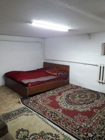 комната: 28 м²