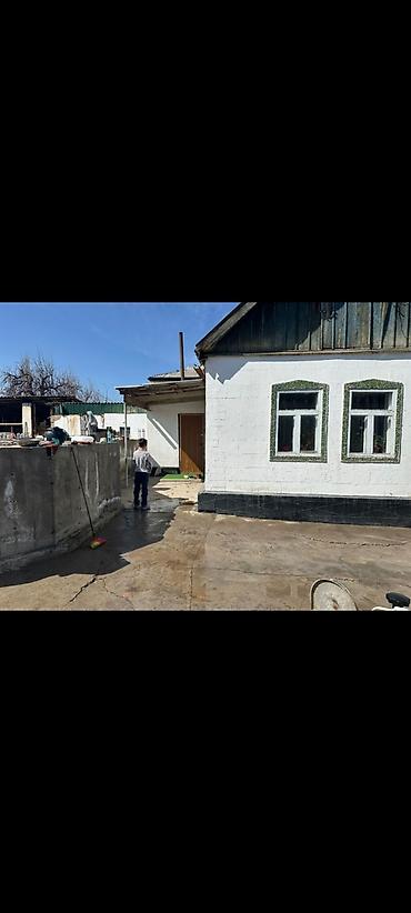 Продажа коттеджей и домов: Продаётся жилой дом с двором и хозяйственными постройками. 12соток — 4