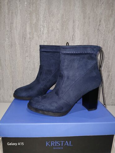 qadın bot: KRISTAL Shoes markalı qadın botları hec istifade olunmayib - Rəng