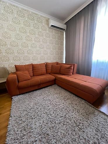 mor rəng: KKünc divan satılır 200₼. Ölçü 2.20×2.30. Ünvan Biləcəri &Rumiünc — 1