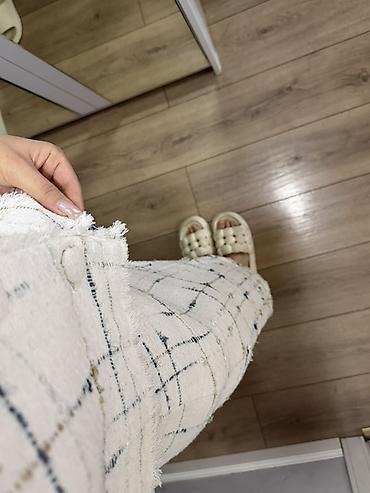 chanel брошь: Костюм с юбкой, Модель юбки: Карандаш, Миди, Пиджак, S — 2