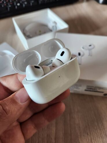 чехлы на airpods: Вакуумные, Apple, Б/у, Беспроводные (Bluetooth), Для переговоров