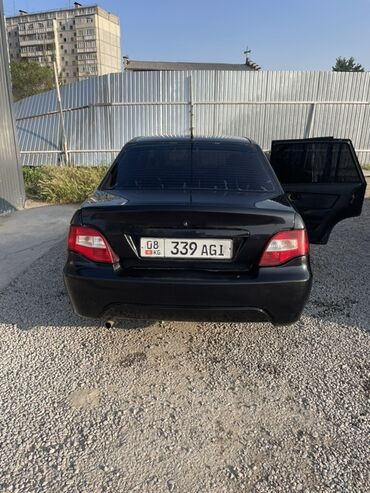 Daewoo: Daewoo Nexia черного цвета. Этот седан может быть хорошим вариантом