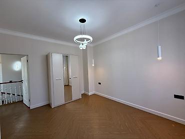 Долгосрочная аренда домов: 230 м², 6 комнат и более, С подселением — 12