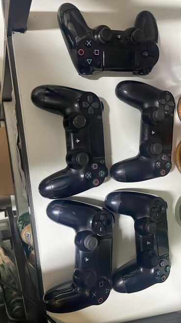 irshad telecom playstation 4: 2 Eded Playstation 4 Satilir Kabelləri Yoxdi 5 ədəd Pultu Var