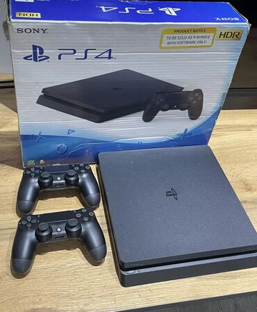 игровые приставки sega: Sony PlayStation 4 Срочно продаю🚨🚨 Хорошая состояние Можем