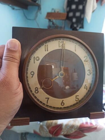 qızıl qol saatı: VESNA- antik saat.açari itib.Merdekan