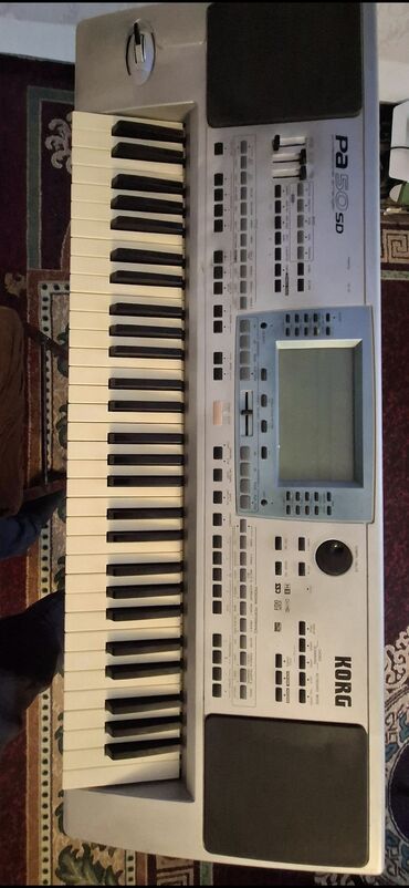 Musiqi alətləri: Midi-klaviatura, Korg