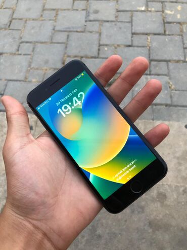 IPhone 8, 64 GB, Space Gray, Barmaq izi