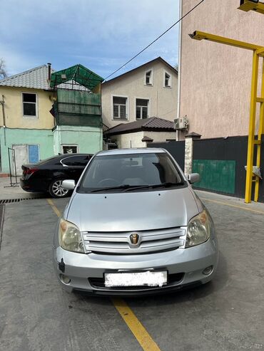 срочно в связи с переездом: Toyota ist: 2003 г., 1.5 л, Автомат, Бензин, Хэтчбэк
