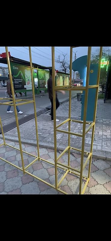 полки под косметику: Продаю витрины пишите Подходит для оформления витрины, создания — 1