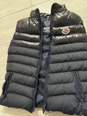 jiletler: Moncler jilet tezedi ama etiketi yoxdu baha alınıb 15 azn satılır8-9