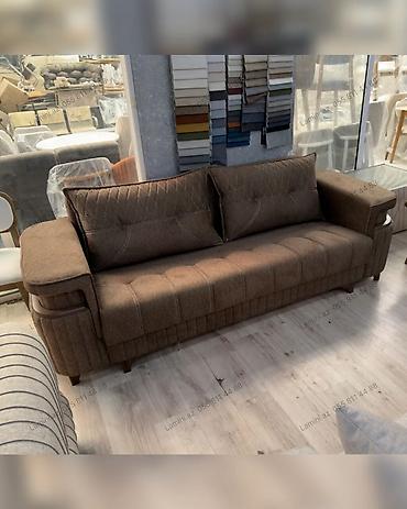 Мебель: Tək Divan Xüsusiyyətlər: - Ölçü: 235 sm - Rəng: tünd qəhvəyi ton - — 1
