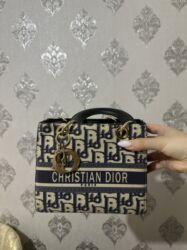 1 qram gumuşun qiyməti 2024: Cantalar gumus olan 6 azn digerleri 8 azn. Problemsizdi