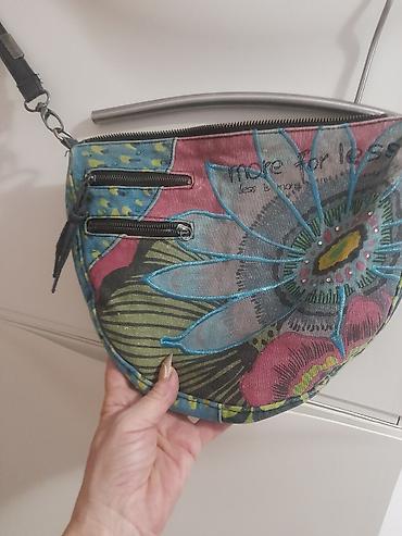 Torbe: Desigual torbica preko ramena – polukružni model sa unikatnim — 1