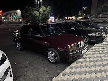a 210: Volkswagen Vento: 1992 г., 1.8 л, Механика, Бензин, Седан — 2
