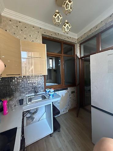 pletka: 14/9 mertebesi. Evde her esya var. Tam temirli. Iki oraq. Evde qalan — 1