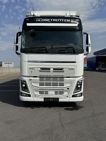 жоский буксир: Тягач, Volvo, Тентованный — 1