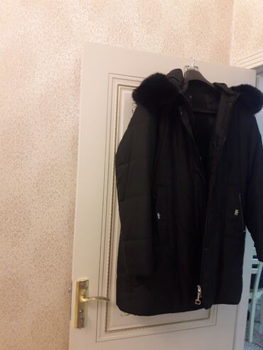 Pencəklər: Qara rəngli qadın qış paltosu (parkası) - Uzun model, isti qalın