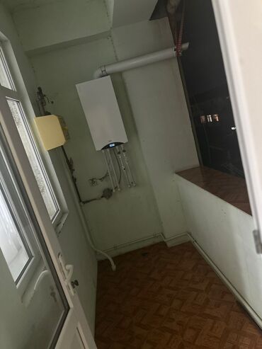 Uzunmüddətli kirayə mənzillər: 4mərtəbəli binanın 4cü mərtəbəsində 2 otaqlı, əşyalı,hər bir şəraiti — 10