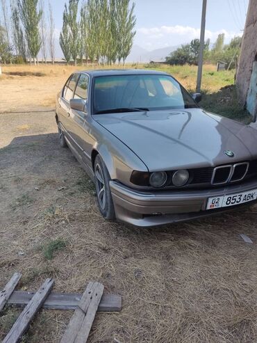 обмен на авто с доплатой: BMW 750: 1989 г., 3 л, Механика, Бензин, Седан