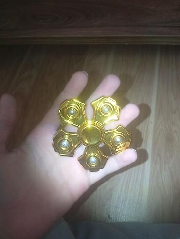 pedalli go kart: Metall fidget spiner – 5 qanadlı, qızılı rəngdə model. Xüsusiyyətlər — 1