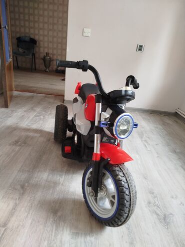 Akumlatoru yoxdu akumlatoru qoyulsa tam işləkdir