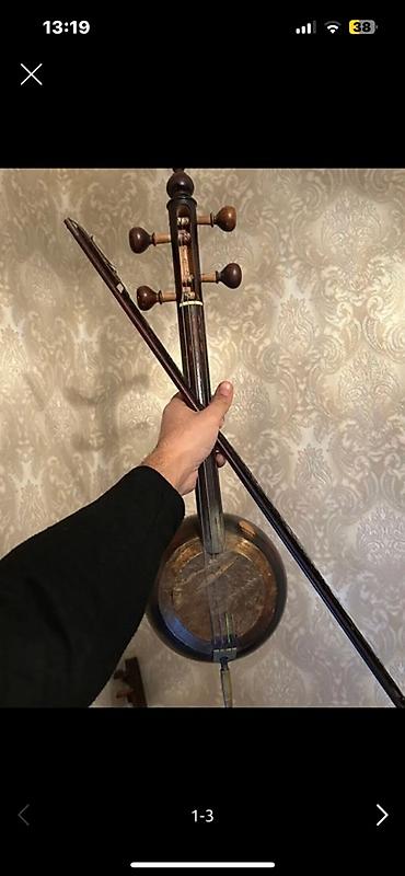 saz simi: Musiqi alətləri dəsti - Kamança: Dörd aşıq, yay ilə birlikdə. Dairəvi — 1