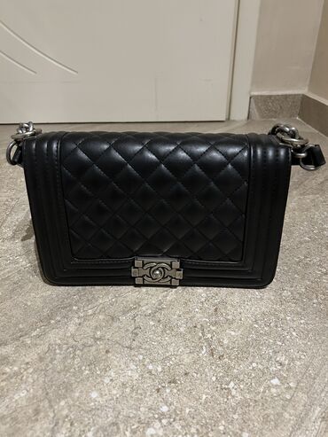 mona torbe 2024: Shoulder bag, Chanel