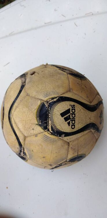 Rekviziti za vežbanje: Lopte za fudbal br.5: Umbro, Derbi i Adidas i druge vest — 10