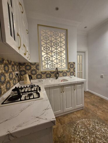 Uzunmüddətli kirayə mənzillər: SATILIR. Tibb universitetinin yani. 2 otagli 65 kv m. Mertebe 15/18 — 3